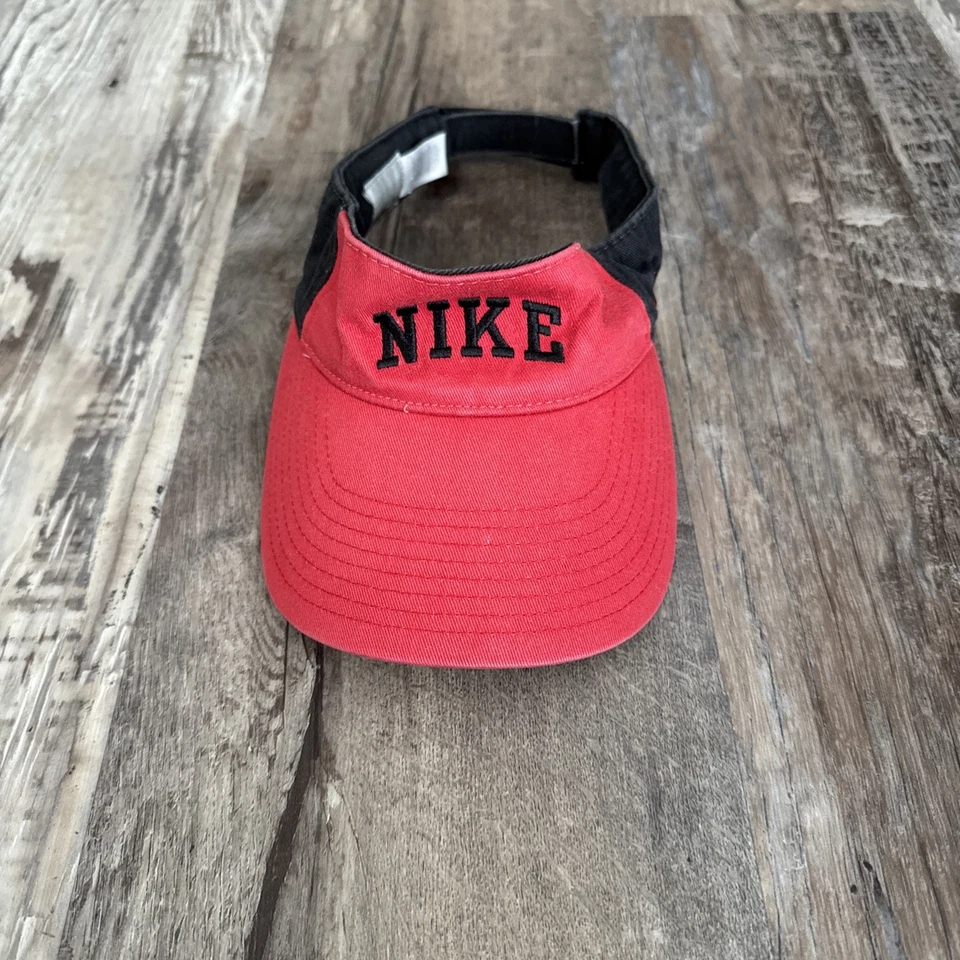 Visera ajustable vintage para mujer Nike roja y negra con correa, etiqueta plateada (36) Foto 1 de 4