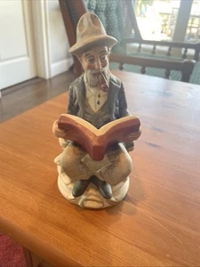 Vtg Porcelain Sitting Man Reading Book,Pipe, Hat, Raised Eyebrow 6 1/2" Figurine - Picture 1 of 7