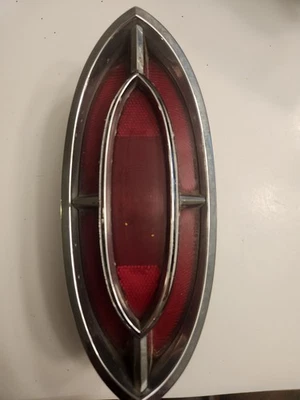 Oldsmobile Super 88+98 1962 carcasa de luz trasera Foto 1 de 4