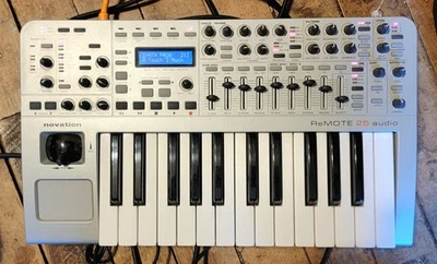 Novation 8 Voice Synthesizer Remote 25 Audio / X-Station audio Interface / MIDI  - Image 1 of 4