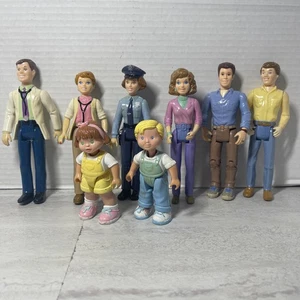 Fisher Price Living Family Puppen, 8 Stück. Polizei, Arzt, Junge, Mädchen, 3 Erwachsene - Bild 1 von 5