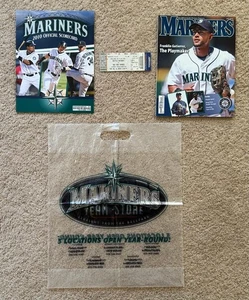 WoW! 2010 SEATTLE Mariners vs NY Yankees GAME TICKET! SCORECARD! MAGAZINE! L@@K! - Picture 1 of 8