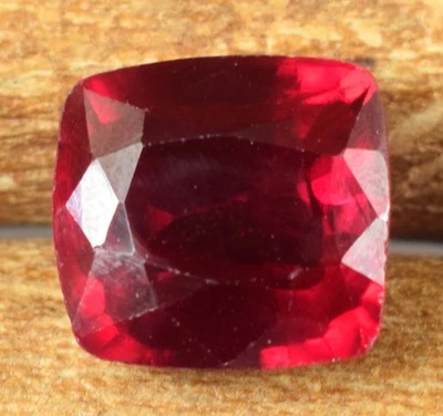 Gemas de cojín de zafiro rojo Ceilán natural de 12,45 quilates 12 x 11 mm certificadas E14001 Foto 1 de 4