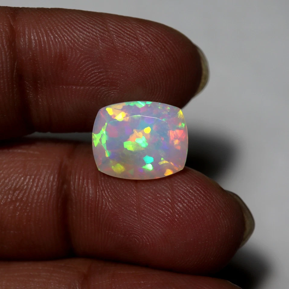 5Cts HoneyComb Pattern Real Ethiopian Opal AAA Cushion Cut Gemstone 13.3x10.9MM - Image 1 of 4