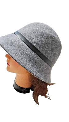 Nuevo con etiquetas Sombrero gris con cinturón para mujer Liz Claiborne inspirado en la década de 1920 Foto 1 de 4