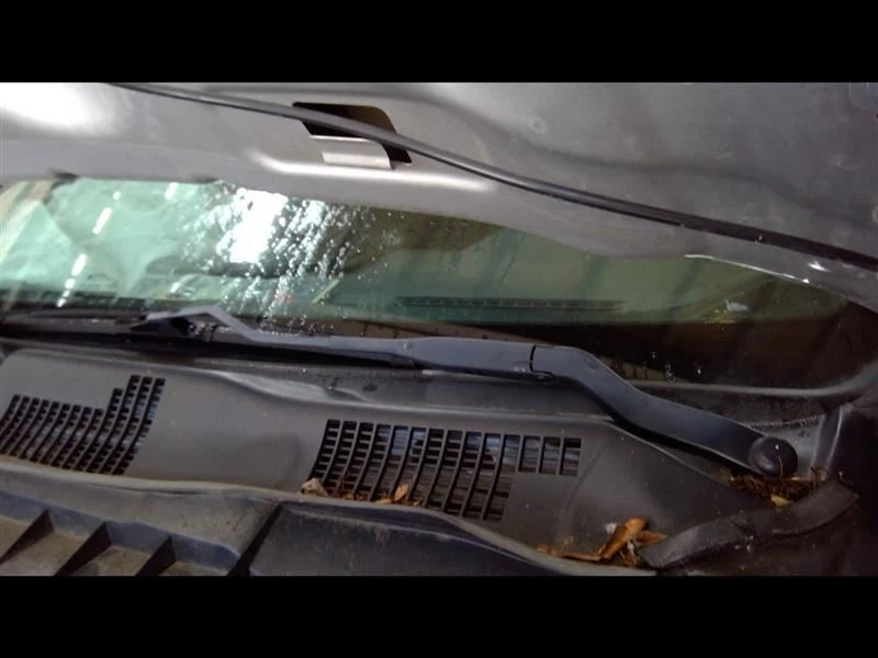 Brazo limpiaparabrisas izquierdo RAM 1500 2013 2014 2015 2016 2017 2018 1446285 Foto 1 de 4