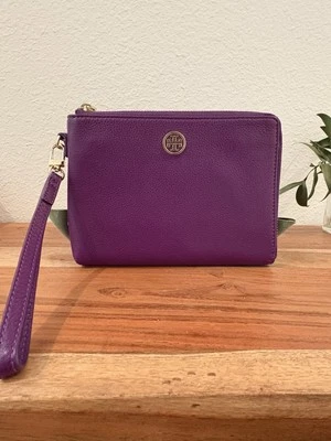 Muñequera grande Tory Burch Roslyn en cuero granulado púrpura Foto 1 de 4