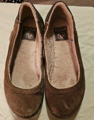 Crocs Berryessa Marrón Gamuza Forrado en Piel Sin Cordones Ballet Pisos Para Mujer Talla 6” Foto 1 de 4