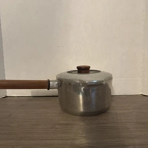 MAGNALITE GHC COUNTRY COLLECTION Sartén con Tapa 2 Qt 5682 MANGO DE MADERA EE. UU. - Imagen 1 de 5