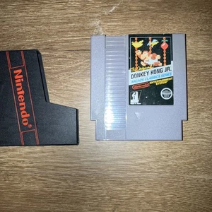 Donkey Kong: Arcade Classics Series (NES, 1986) - Auténtico "Carrito de juego de 5 tornillos". - Imagen 1 de 2