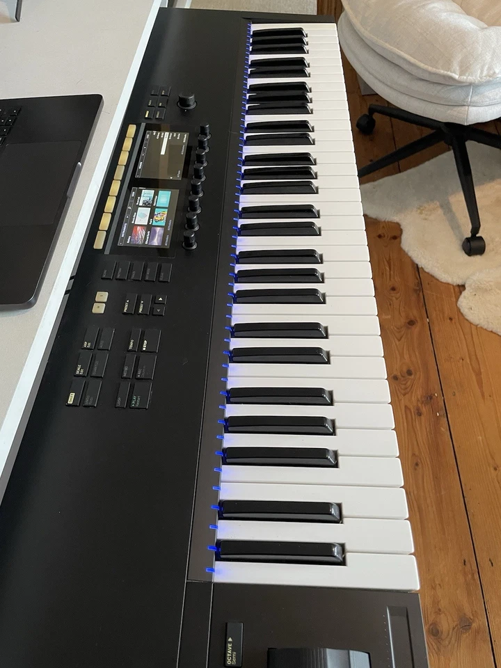 Native Instruments NI Komplete Kontrol S61 Mk2 Keyboard Controller - Image 1 of 4