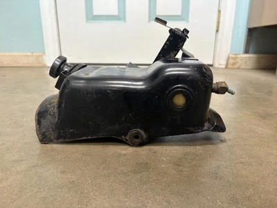 Tanque de aceite Honda usado con tapa de aceite 1974-1976 MT125 55100-361-000 55110-361-310 U9 Foto 1 de 4