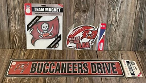 Brand New Tampa Bay Buccaneers Set of 3 Fan Items~Novelty Street Sign~2 Magnets - Picture 1 of 1