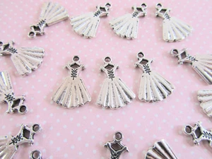 20 Stck. Kleid/Brautkleid versilbert Anhänger/Perle/Basteln/Mädchen/Ballett/Prinzessin K114 - Bild 1 von 3