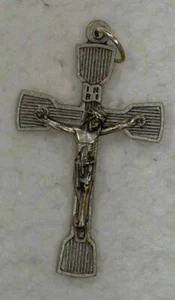 Crucifix, 40mm Silver Tone Metal Crucifix Pendant, A Quality Item Made in Italy - Picture 1 of 3