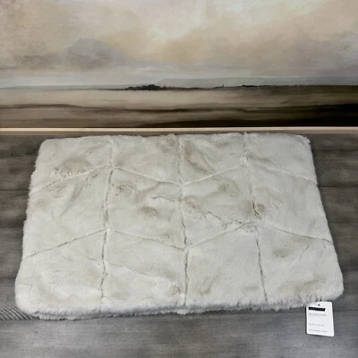 Funda de almohada lumbar Pottery Barn acolchada de piel sintética de alpaca 16”x26” marfil nueva con etiquetas Foto 1 de 4