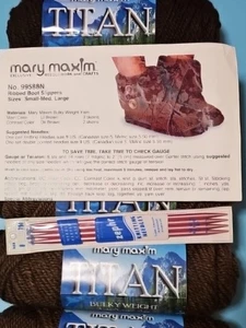 Zapatillas de bota acanaladas Mary Maxim kit de tejido patrón No. 99588N. - Imagen 1 de 5