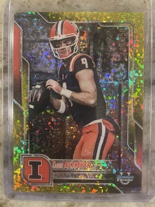 Mini diamante amarillo Luke Altmyer 2025 Bowman cromo U #17/350 Illinois - Imagen 1 de 2