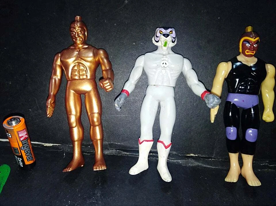 Máscara de Tigre Sofubi Gran Tigre, Inamovible y Lote de Figuras Doradas Envío Gratis  Foto 1 de 1