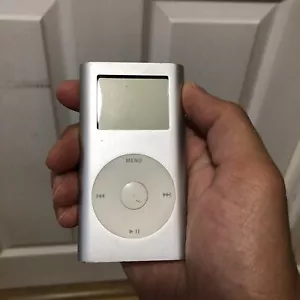 IPOD Mini 2005 4GB Silver - A1051 - Tested & Works - Picture 1 of 8
