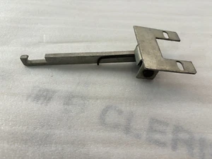 Étrier Souleve Coffre Ventilation Moteur Fiat 500 600 750 850, Centrale en Metal - Afbeelding 1 van 24