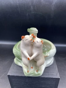 CARENADO ALEMÁN DE PORCELANA DE 1890 ROSA CERDO PAREJA BAILE DERRAME JARRÓN #381 - Imagen 1 de 7