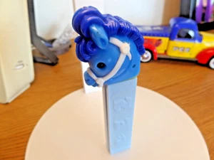 PEZ Pony Go Round Horse colori rari testa blu stelo azzurro occhi neri Austria - Foto 1 di 8