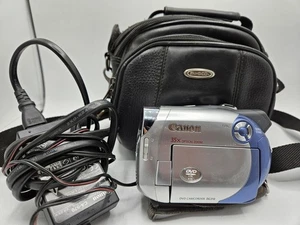 Canon DC210 35x Optical Zoom DVD Camcorder Silver And Camera Case No Disk  - Picture 1 of 10