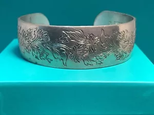 🌸 Kirk Pewter Etched Flowers Oval Cuff Bracelet (B5) 🌸 - Picture 1 of 7