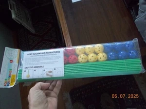 New Fort Building Kit with 44 Sticks, 24 Connector Balls and Instructions - Picture 1 of 6