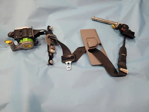 2012-2017 Hyundai Accent Driver LEFT FRONT Seat Belt & Retractor 888870-1R600RY - Picture 1 of 8