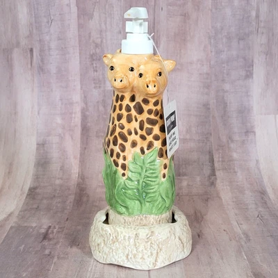 BOMBA DE SONIDO ALLURE DISPENSADOR DE JABÓN DE CERÁMICA VINTAGE CON SONIDO RUGIENTE JIRAFAS AÑOS 90 Foto 1 de 4