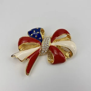 Spilla fiocco bandiera patriottica smaltata tono oro JOAN RIVERS vintage grande firmata - Foto 1 di 5