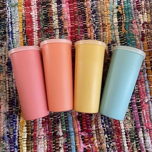 Juego de 4 vasos vintage Tupperware pastel color brillante apilables 115 y tapas - Imagen 1 de 3
