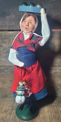Byers’ Choice Caroler Woman Selling Glass Ornaments 2014 Figurine Christmas - Image 1 of 4