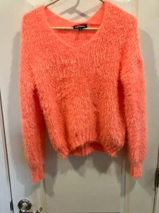 Freshman Juniors Fuzzy V-Neck Sweater Size Small Never Worn - Picture 1 of 4