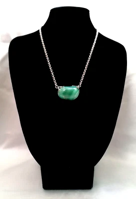 RAFFINATO GIROCOLLO A CATENINA IN ARGENTO CON EPICENTRO IN AGATA VERDE NATURALE. - Immagine 1 di 4
