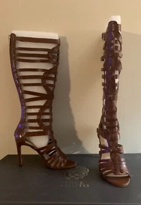 Vince Camuto VC-KASE Marrón Cuero de becerro Enjaulado Gladiador Sandalia Botas Talla 7.5 $240 - Imagen 1 de 12
