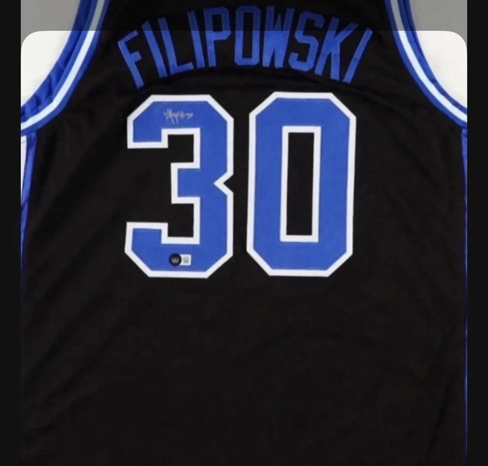 Camiseta deportiva personalizada firmada por Kyle Filipowski de Duke Foto 1 de 1