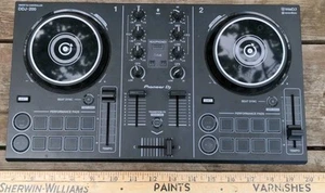 Pioneer DDJ-200 Smart DJ Controller - Picture 1 of 16