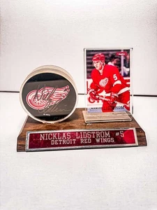 Nicklas Lidstrom Signed Puck And 1995 Skybox Card Plaque Detroit Red Wings AUTO - Picture 1 of 4