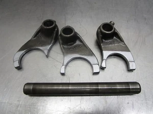 Honda ATC200E 1983 horquillas de cambio rojas grandes 24231-107-010 24211-437-010 24221-427-010 - Imagen 1 de 2