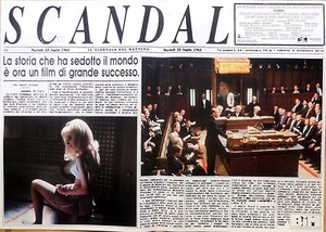 LOTTO 5 fotobuste lobby card SCANDAL IL CASO PROFUMO CATON-JONES HURT CINEMA - Picture 1 of 5
