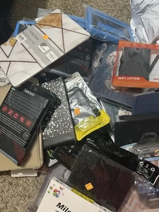 Großhandelsposten von 50 gemischten Handy/Laptop/iPad Hüllen für iPhone & Android. NEU - Bild 1 von 3
