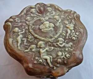 Antigua caja de baratijas tallada de piedra jabonosa forrada de terciopelo Cupidos ángeles putti - Imagen 1 de 11