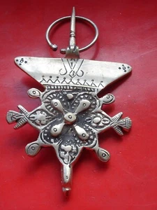 Moroccan Tuareg style hand engraved tarnished FIBULA pendant brooch L135 mm - Picture 1 of 10