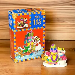 DIDDL SAMMELFIGUR #115 DIDDL & PIMBOLI MIT GESCHENKE-SCHLITTEN 3 CM / DEPESCHE - Bild 1 von 2