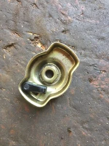 OEM John Deere 172 Hedge Trimmer Starter Pawl Cup... Bin T33 - Picture 1 of 2