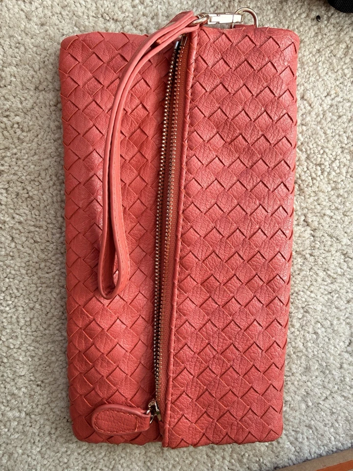 Cartera sin asas plegable de cuero sintético tejido rojo coral - Nueva con etiquetas Foto 1 de 3