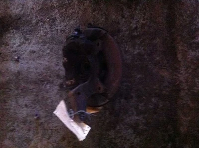 Frenos delanteros pasajero derecho Toyota Tercel 83-90 Foto 1 de 4